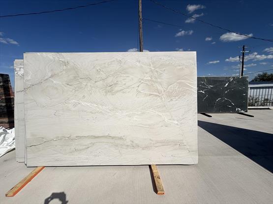 Bianco Superiore slab